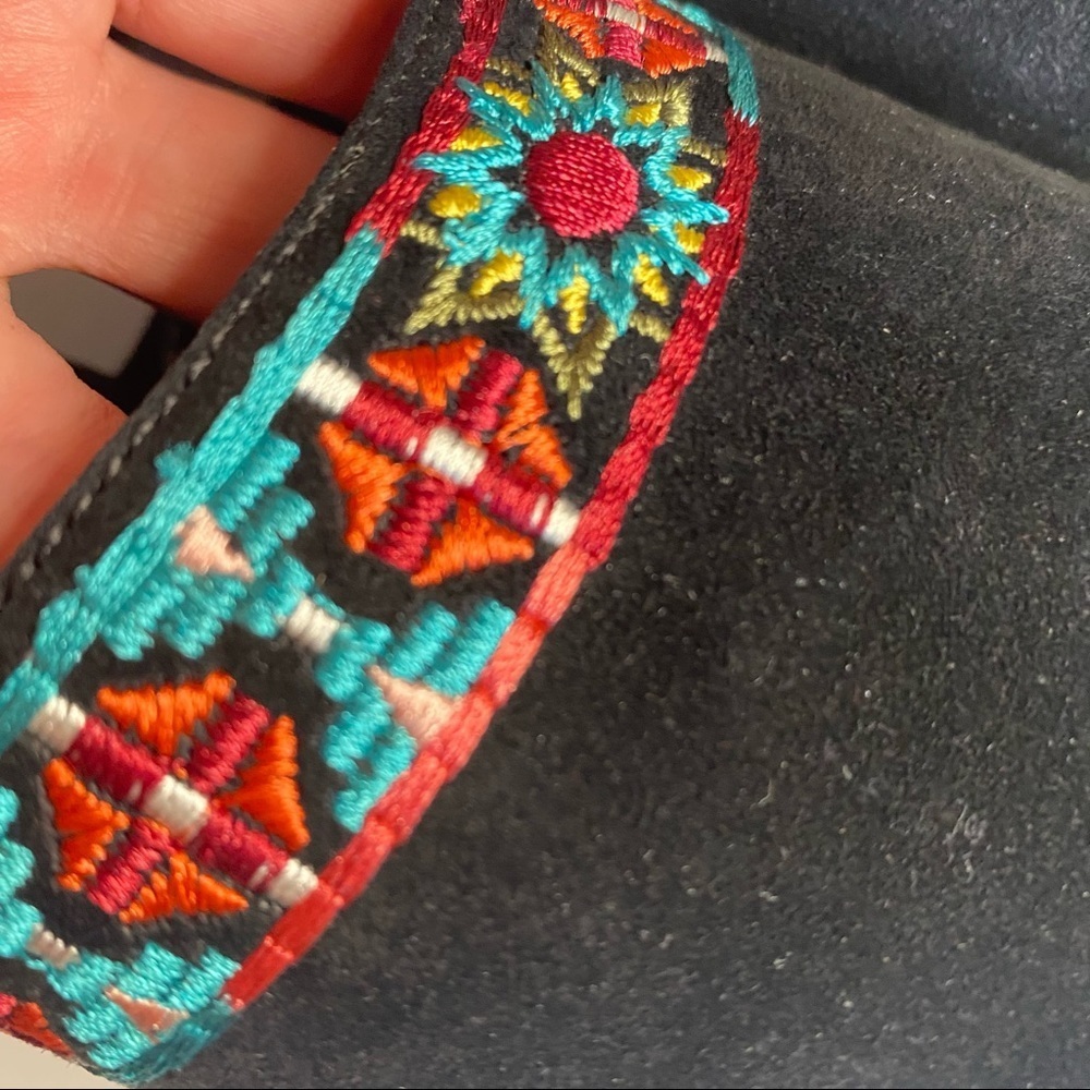 NWT JOHNNY WAS BLACK EMBROIDERED MULE Size 9 - Picture 9 of 11